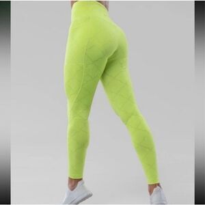 SHEFIT Boss Pocket Leggings SilkSculpt Fabric - Arise Neon Yellow Sz M NWT